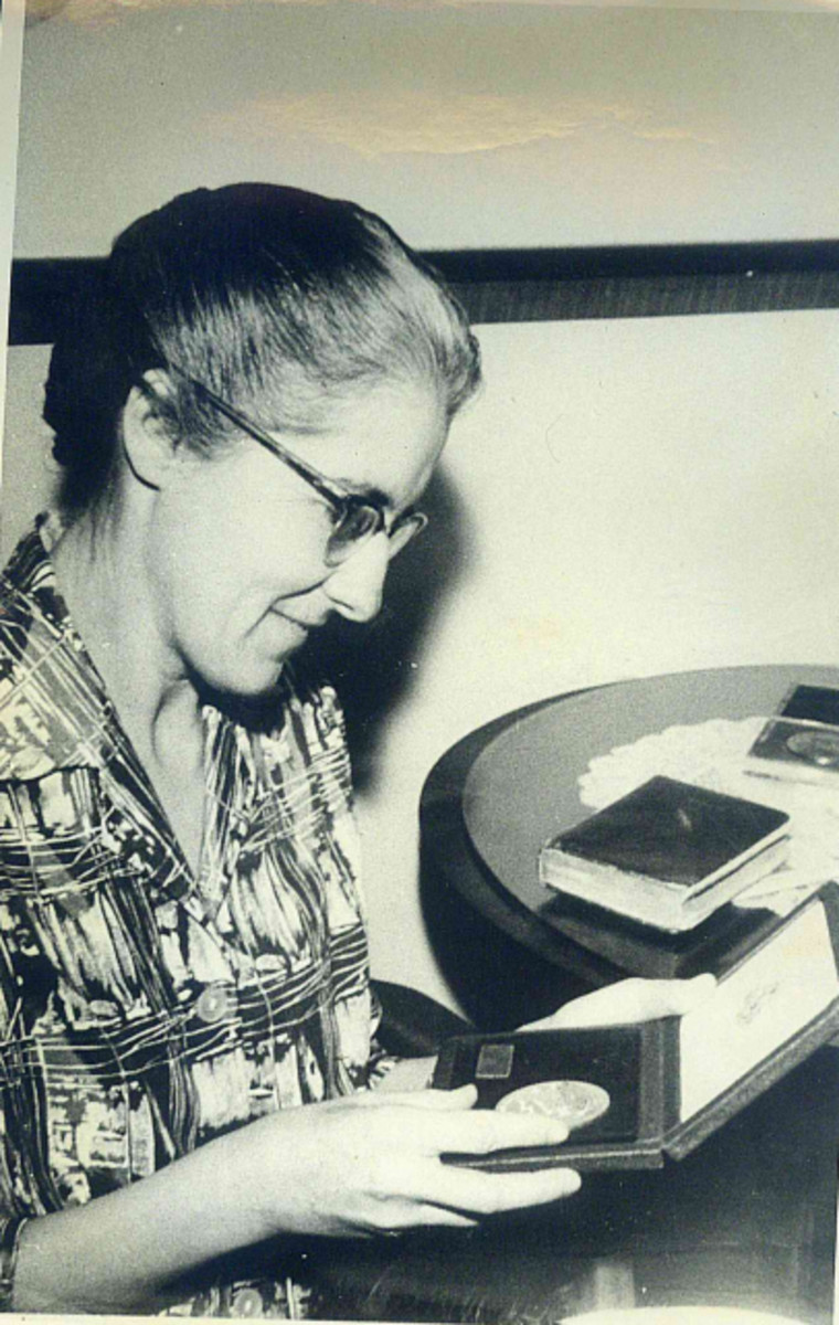 ESDA | Silva, Yolanda Anversa (1917–2010)